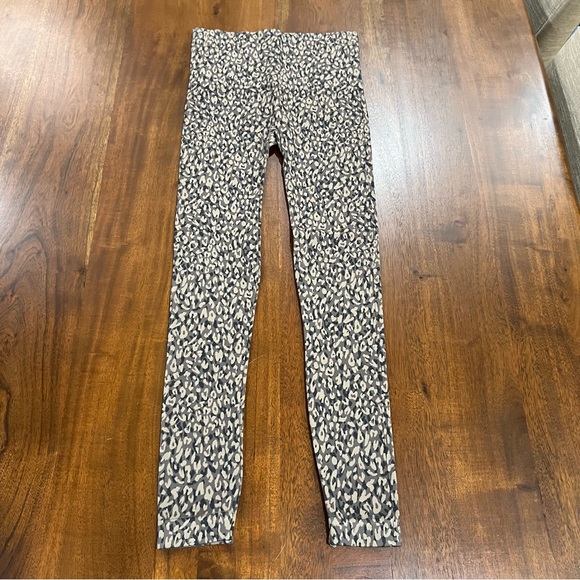Spanx Look At Me Now Leopard Print Seamless Knit Leggings Size Small - Picture 3 of 8